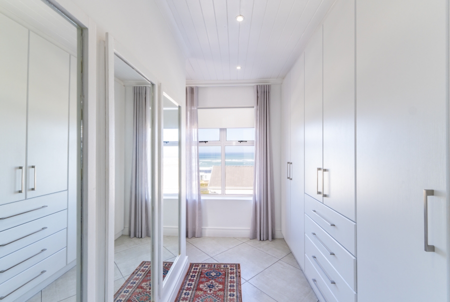 4 Bedroom Property for Sale in Oceanview Heights Western Cape